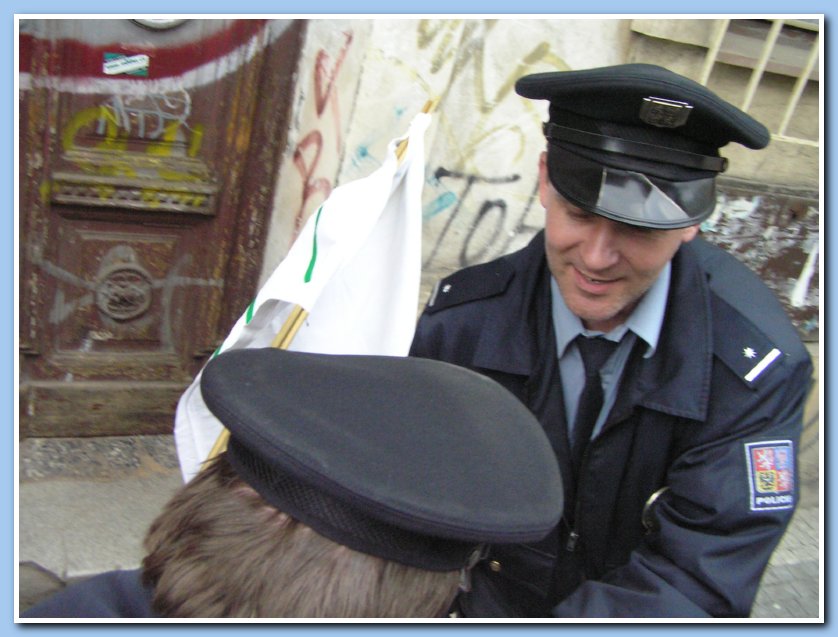 K.J. je pravd�podobn� na zemi - �as 12:41:47